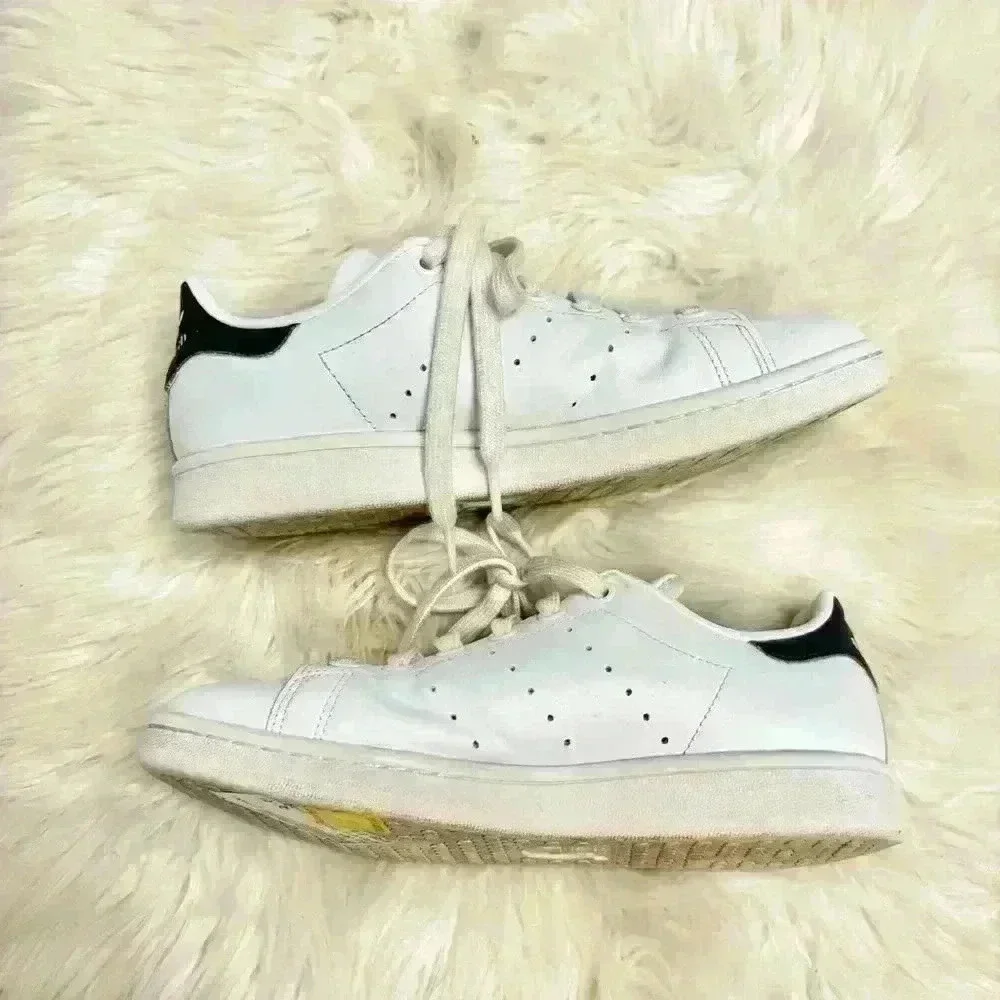 Stan smith adidas white navy blue wmns sz 5.5 U.K. sz 4